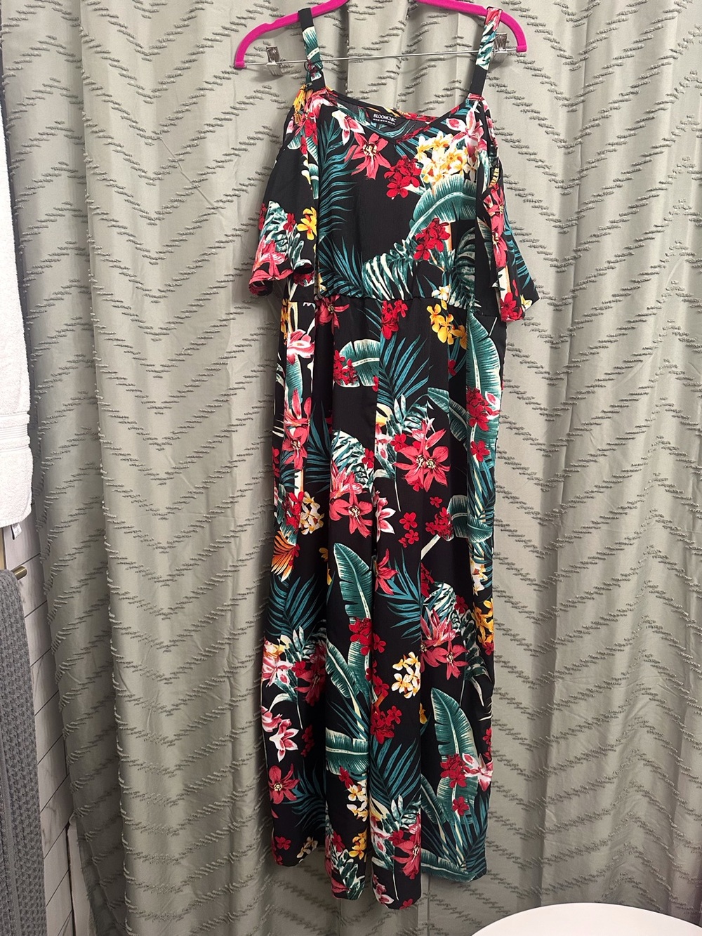 Bloomchic jumpsuit romper tropical print size XL size 14-16 
Wide leg
